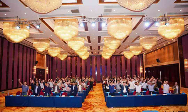 【跨界融合 聚勢(shì)發(fā)展】榮高冠名的2025中國(guó)智能出入口與停車(chē)充電行業(yè)發(fā)展大會(huì)成功召開(kāi)！